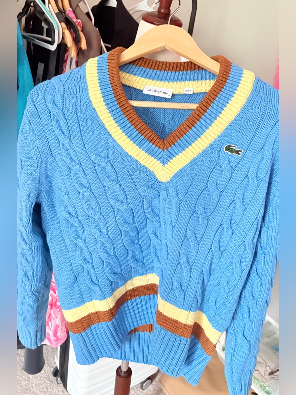 Lacoste womens cable knit vneck  sise 36-4